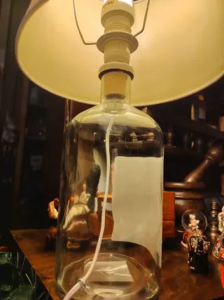 Lampada da tavolo in vetro e tessuto