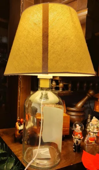 Lampada da tavolo in vetro e tessuto