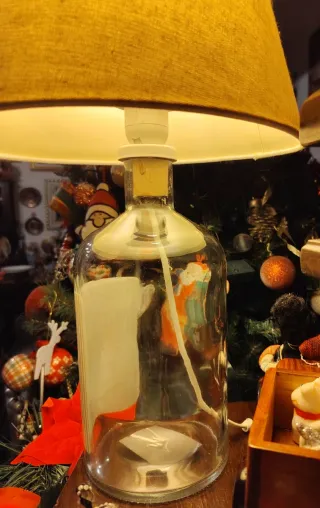 Lampada da tavolo in vetro e tessuto