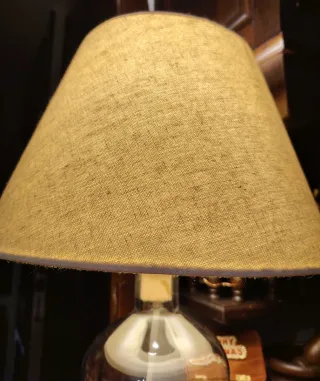 Lampada da tavolo in vetro e tessuto