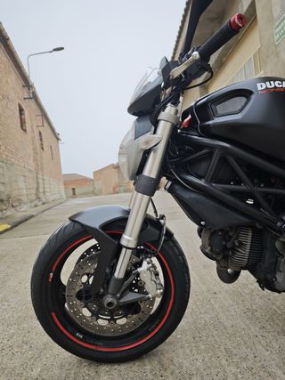 Ducati Monster 696+ ABS