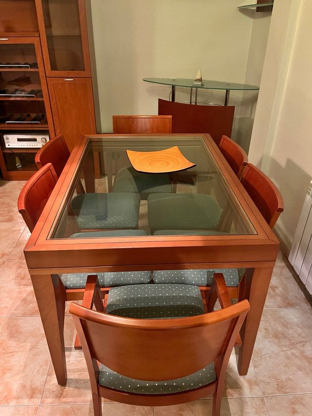 Mesa de jantar em madeira e vidro com 6 cadeiras