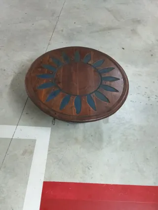 Mesa redonda rústica de madera