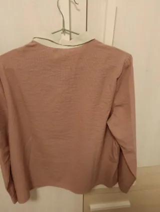 Camisa rosa con cuello Peter Pan