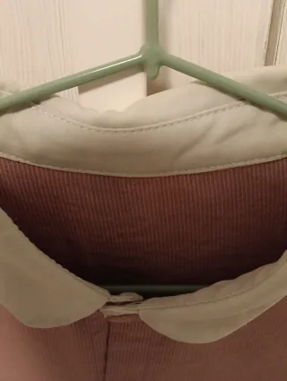 Camisa rosa con cuello Peter Pan