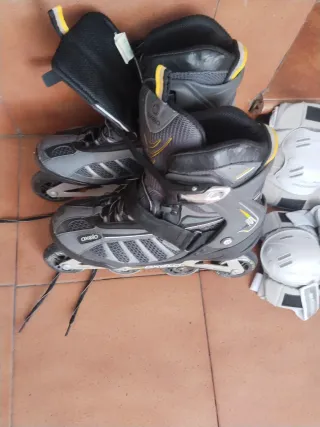 Patines en línea, casco y protecciones