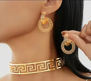 Collar y pendientes estilo griego.