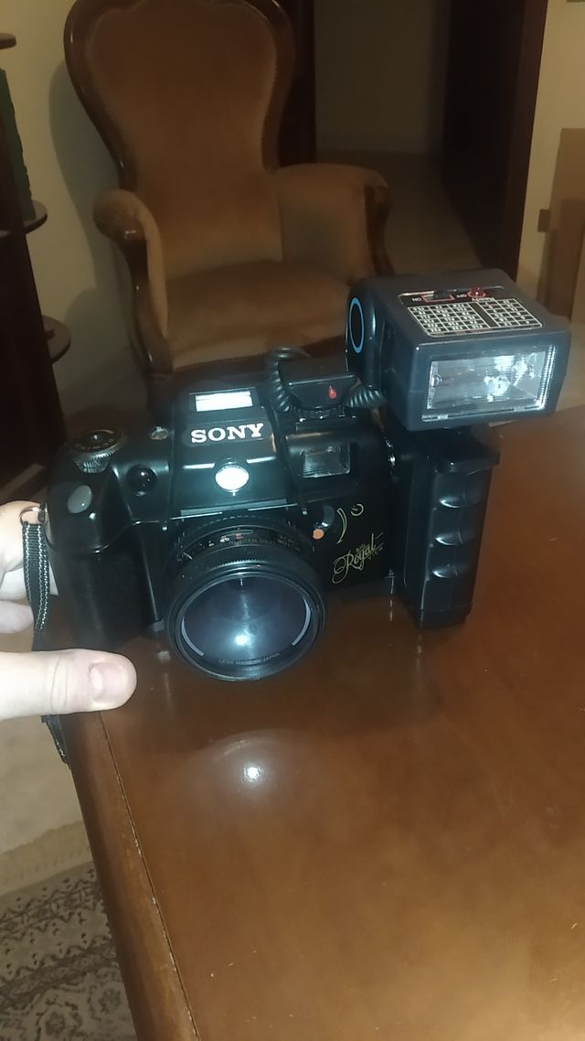 Sony Royal 35mm + flash TTL