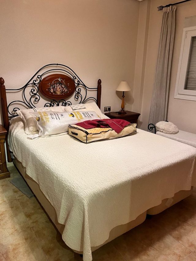 Cama com colchão Tempur e estrado