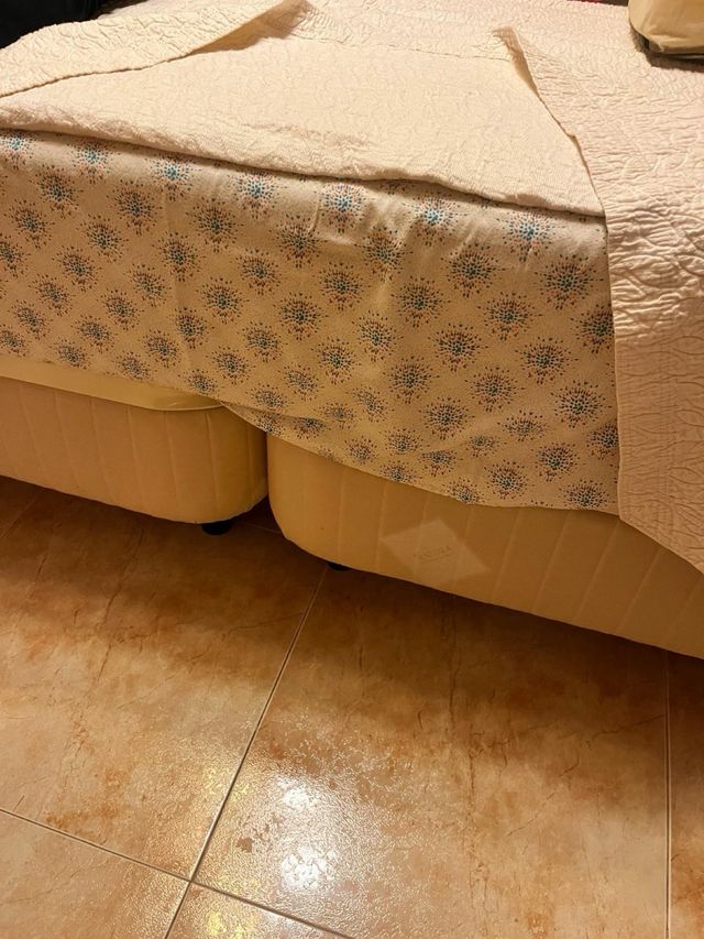 Cama com colchão Tempur e estrado