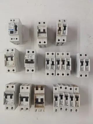 Lote de automáticos / magnetotérmicos usados