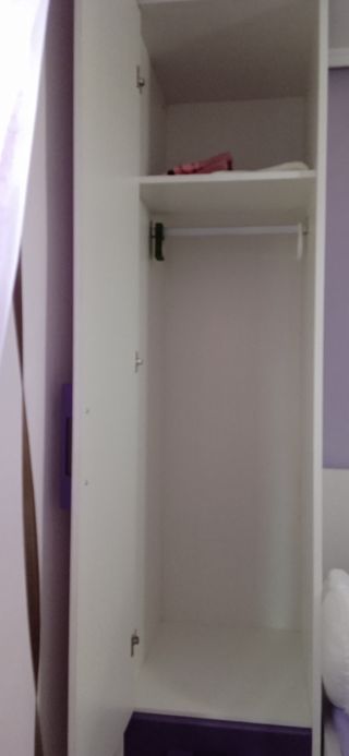 Dormitorio juvenil blanco y morado