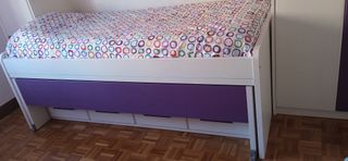 Dormitorio juvenil blanco y morado