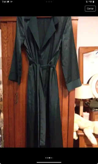 Conjunto de bata y camisón verde satinada largo