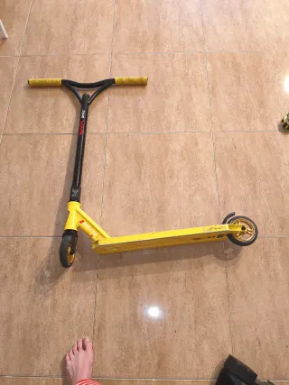 Patinete Bestial Wolf Booster B18 Amarillo