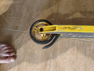 Patinete Bestial Wolf Booster B18 Amarillo