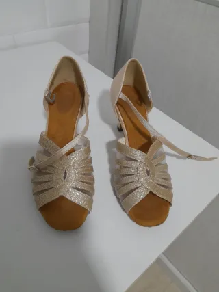 Zapatos de baile de salón dorados