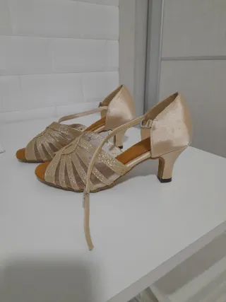 Zapatos de baile de salón dorados