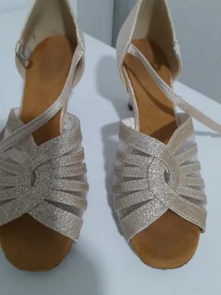 Zapatos de baile de salón dorados