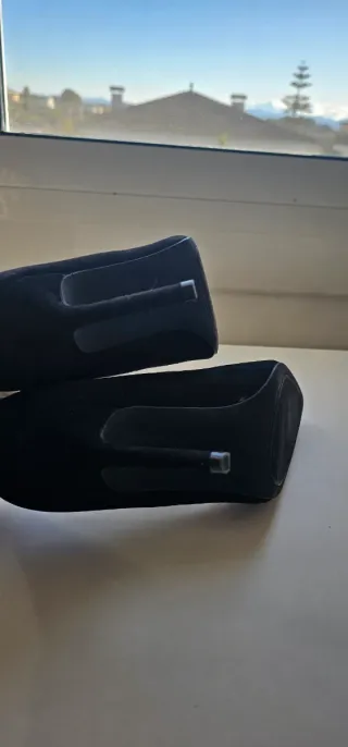 Zapatos de tacón negros nuevos