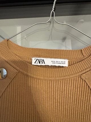Jersey Zara canalé botones dorados