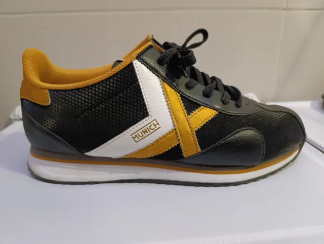 Zapatillas Munich Negras y Amarillas
