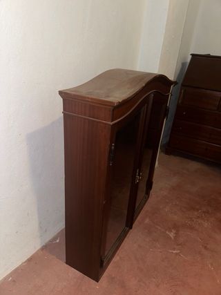 Escritorio antiguo de madera para restaurar