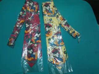 Lote de 2 corbatas vintage Disney una amarilla y o