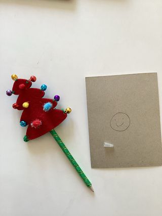 Penna albero di Natale decorata