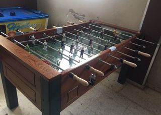 Futbolín de madera maciza semi-nuevo
