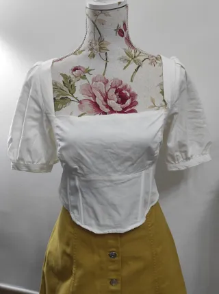 Blusa blanca escote cuadrado