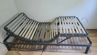 Cama articulada metálica y de madera