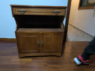 Mesita auxiliar de madera