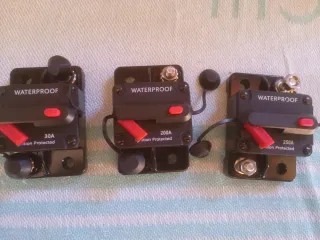3 Fusibles Rearmables WATERPROOF 12V