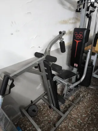 Máquina multifunción y banco de gimnasio