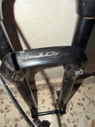Rockshox Judy 100mm horquilla neumática
