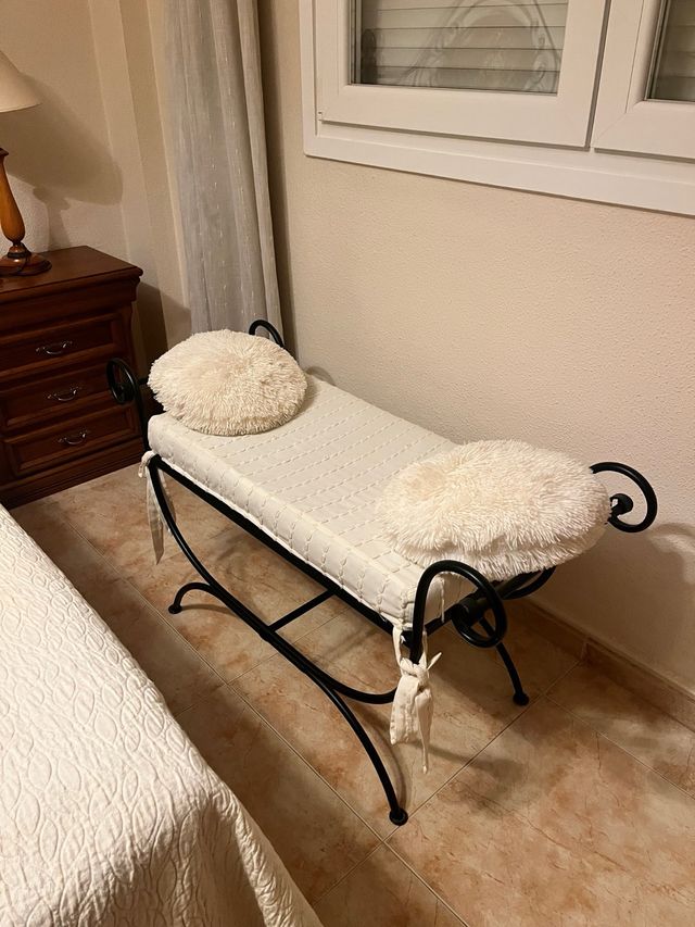 Banqueta de cama estofada