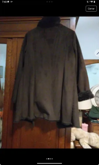 Abrigo marrón de ante y pelo interior marrón