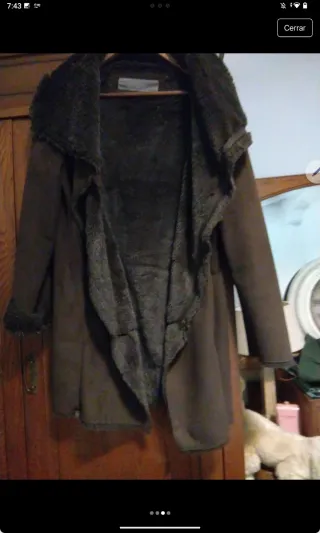 Abrigo marrón de ante y pelo interior marrón