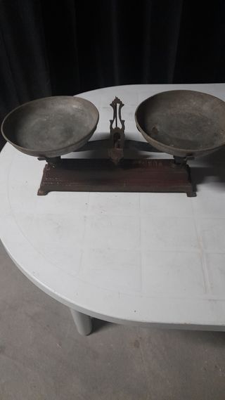 Báscula antigua de platos
