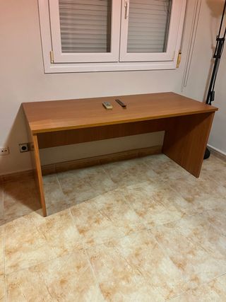 Mesa de escritorio de madera