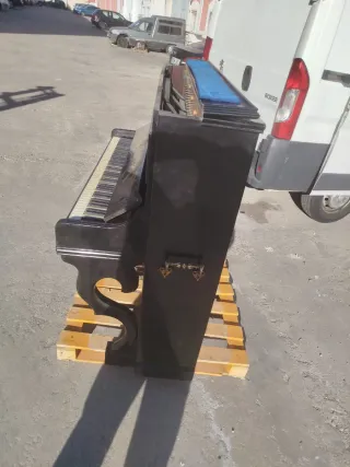 Piano Mongrel Freres & Cie París