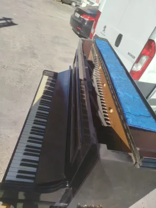 Piano Mongrel Freres & Cie París