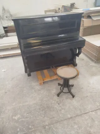 Piano Mongrel Freres & Cie París