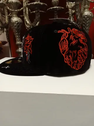 Gorra New Era 59Fifty Negra y Roja Talla 7.1/2