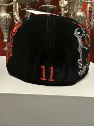 Gorra New Era 59Fifty Negra y Roja Talla 7.1/2