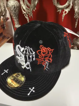 Gorra New Era 59Fifty Negra y Roja Talla 7.1/2