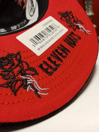 Gorra New Era 59Fifty Negra y Roja Talla 7.1/2