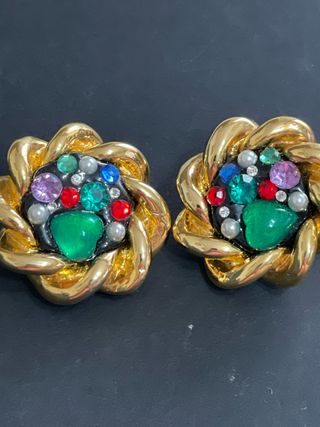 Pendientes antiguos dorados con piedras