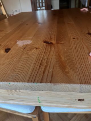 Mesa de comedor de madera